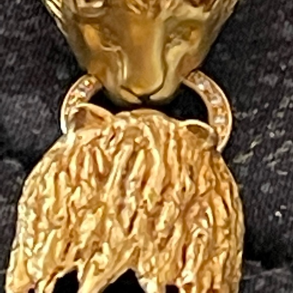 Genuine Pearl necklace with 18k lion heads clasp. Gorgeous! - Picture 13 of 17